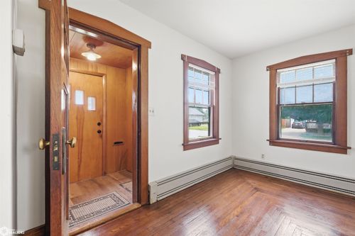407 N 15th St, Marshalltown, IA, 50158-5423 | Card Image