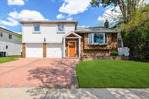 960 Cliffside Ave, Valley Stream, NY, 11581-3052 | Card Image