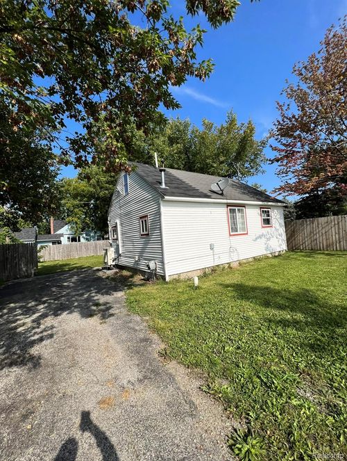 2221 Salt St, Saginaw, MI, 48602-1267 | Card Image