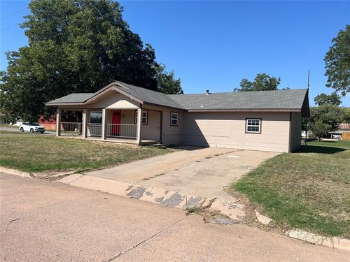 301 E Roger Miller Boulevard, Erick, OK, 73645 | Card Image