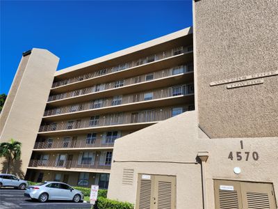 704-PH704 - 4570 Nw 18 Th Ave, Condo with 2 bedrooms, 2 bathrooms and null parking in Deerfield Beach FL | Image 2