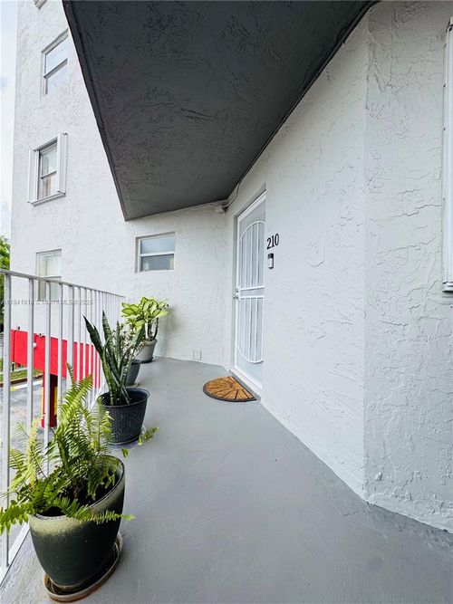 apt-210-1750 W 46th St, Hialeah, FL, 33012-2845 | Card Image