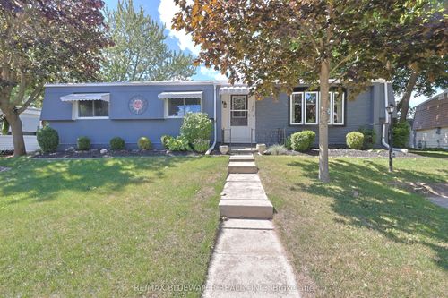 182 Pebble Beach Pky, Grand Bend, ON, N0M1T0 | Card Image