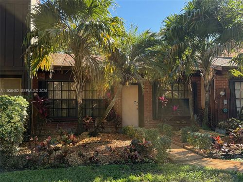 3415 Freedom Dr, Hollywood, FL, 33021-8452 | Card Image