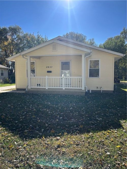 3937 E Hickory St, Decatur, IL, 62526-5607 | Card Image