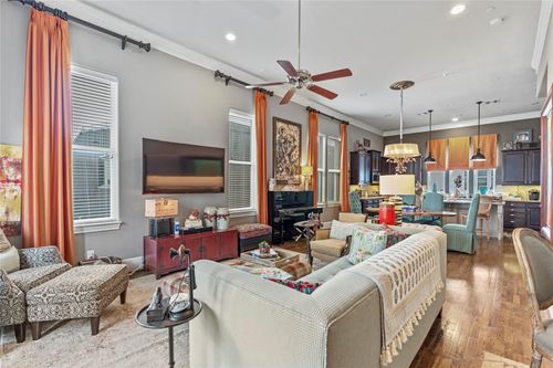 1102 Thompson St, Houston, TX, 77007-5634 | Card Image
