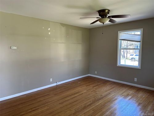 56 Waverly Ave, Smithtown, NY, 11787-3463 | Card Image