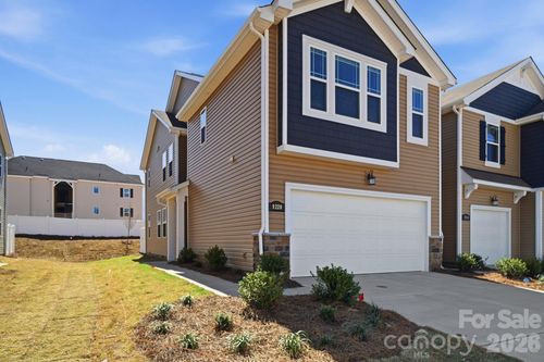 5402 Wyes Oak Ln, Charlotte, NC, 28269 | Card Image