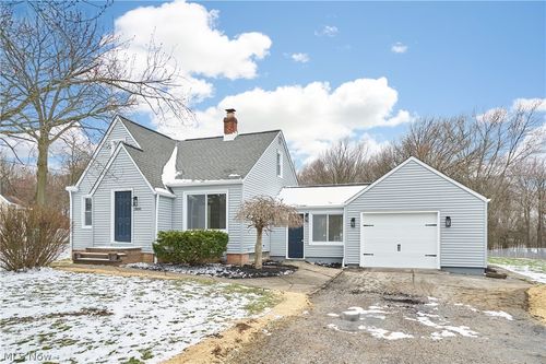 2800 Stark Dr, Willoughby Hills, OH, 44094-9113 | Card Image