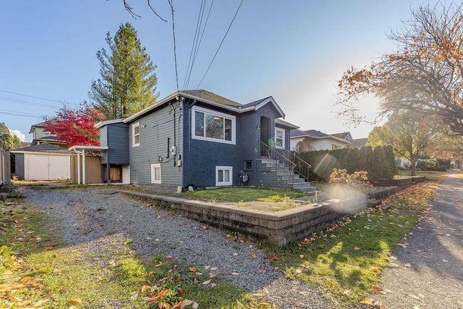 246 Osborne Avenue, House other with 6 bedrooms, 2 bathrooms and 4 parking in New Westminster BC | Image 2