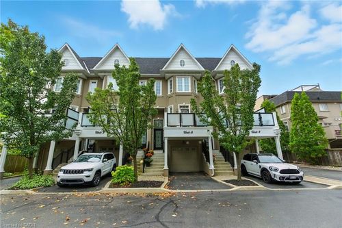 3-117 Nelson St, Oakville, ON, L6L3J1 | Card Image