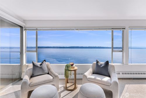 apt-206-1600 43rd Ave E, Seattle, WA, 98112-3247 | Card Image