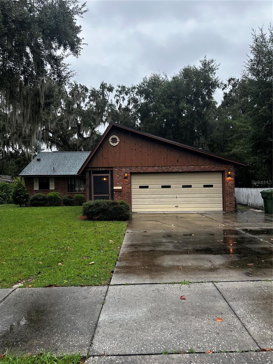 Lincoln Ave, Leesburg, FL 34748