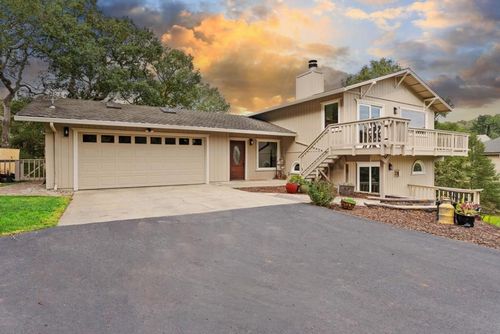 280 Hidden Valley Rd, Royal Oaks, CA, 95076-8712 | Card Image