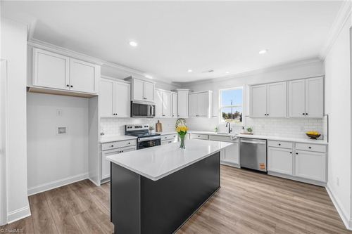 105 Legacy Ln, Eden, NC, 27288-8285 | Card Image