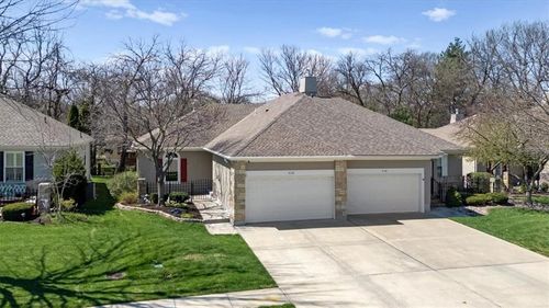4130 Sw Minnesota Dr, Lee's Summit, MO, 64082-8211 | Card Image