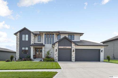 20545 Hartman Ave, Elkhorn, NE, 68022-5328 | Card Image