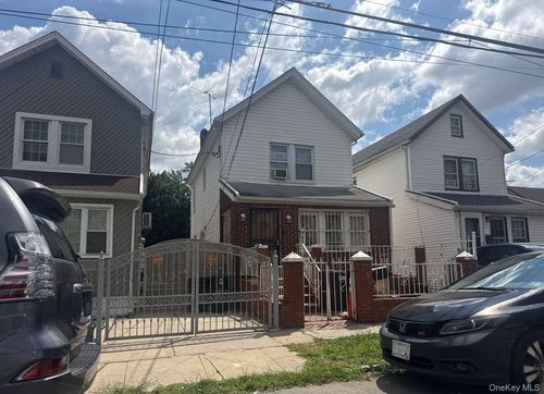 99 215th St, Queens Village, NY, 11429-1118 | Card Image