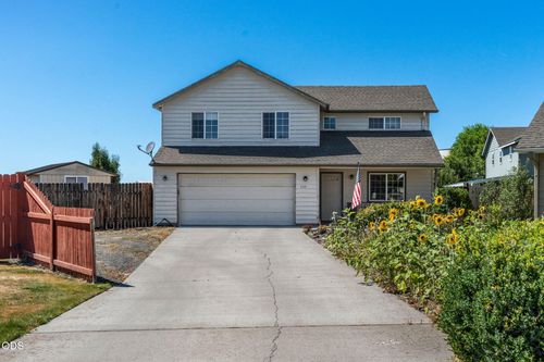 609 Ne Stoneridge Ln, Prineville, OR, 97754-9375 | Card Image
