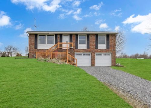 107 Goehring Ln, Beaver Falls, PA, 15010-8546 | Card Image