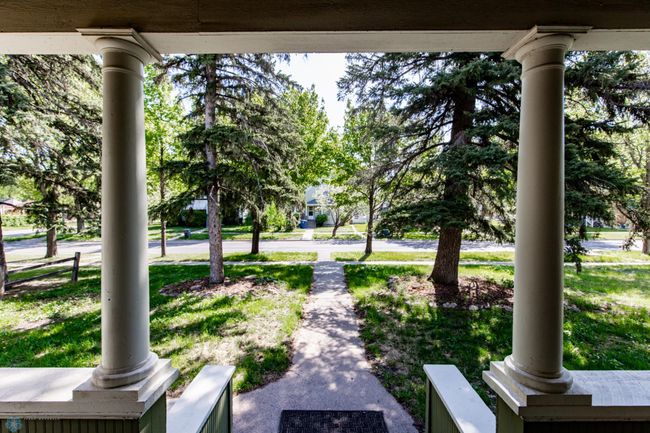 Front Yard | Image 9