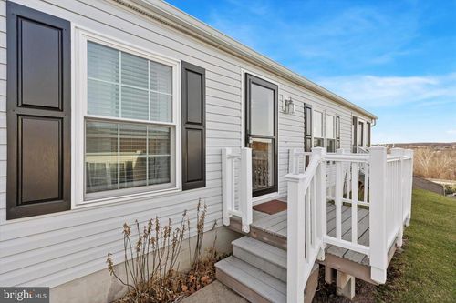 1077 Scenic View Dr, SCHWENKSVILLE, PA, 19473-2078 | Card Image