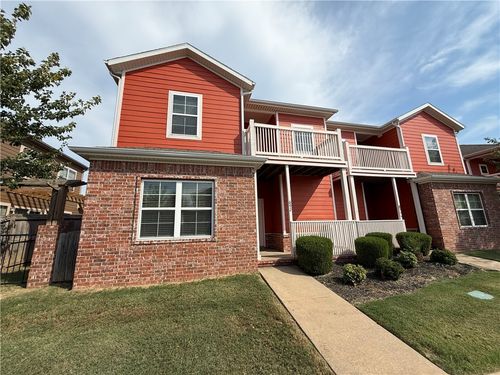 692 N Wordsworth Ln, Fayetteville, AR, 72704-5127 | Card Image