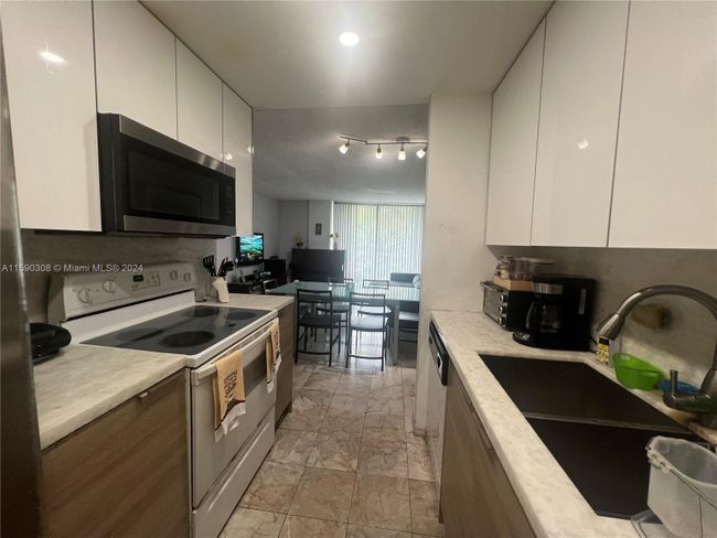 303 - 2350 Ne 135th St, Condo with 2 bedrooms, 2 bathrooms and null parking in North Miami FL | Image 11