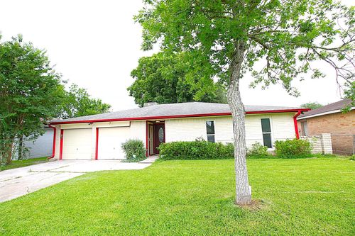 16907 David Glen Dr, Friendswood, TX, 77546-4107 | Card Image