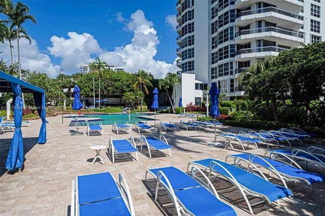 APT-1702 - 3500 Mystic Pointe Dr, Condo with 2 bedrooms, 2 bathrooms and null parking in Aventura FL | Image 17