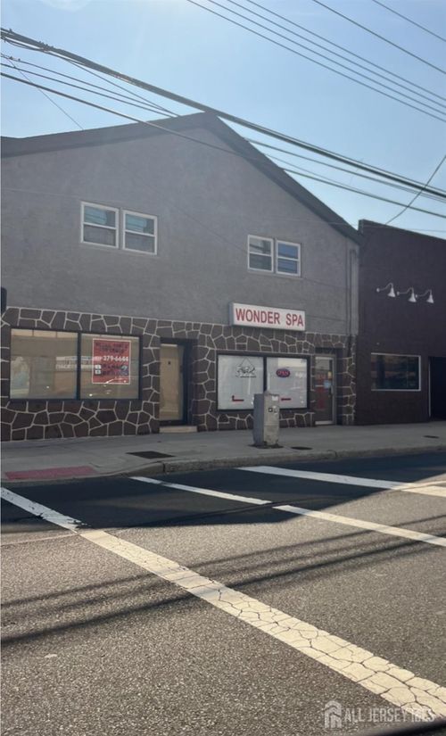 10a-8 Highway 35, Eatontown, NJ, 07724-3426 | Card Image