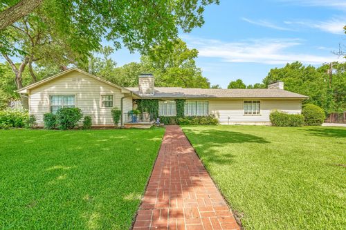1222 Kentucky St, Graham, TX, 76450-3936 | Card Image