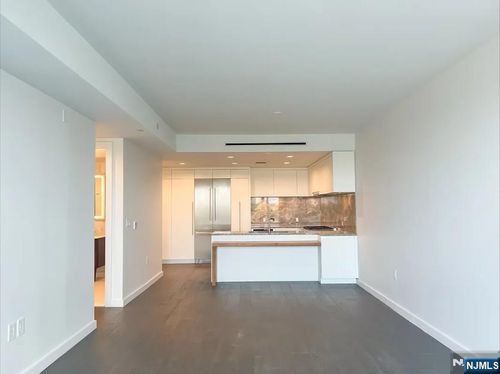 320 Adolphus Ave, Cliffside Park, NJ, 07010-2847 | Card Image