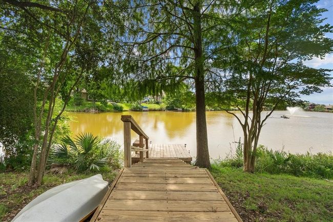Toss in the kayak or reel in the fish from your private dock! | Image 39