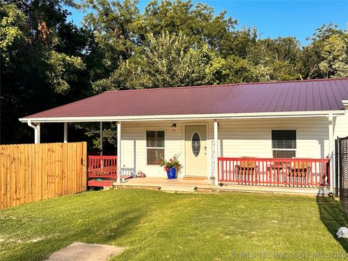 102 N 3rd St, Hartshorne, OK, 74547-2810 | Card Image