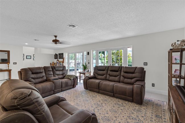 19367 Nw 13 Th St, House other with 5 bedrooms, 3 bathrooms and null parking in Pembroke Pines FL | Image 17