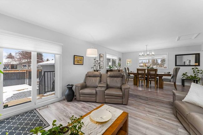 323 Alcott Cres Se, House other with 5 bedrooms, 3 bathrooms and 2 parking in Calgary AB | Image 16