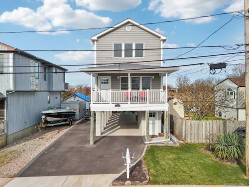 3717 Somerset Dr, Seaford, NY, 11783-3450 | Card Image