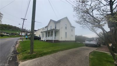 View of front facade featuring a front lawn and covered porch | Image 3