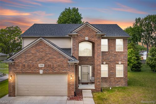 37505 Tamarack Dr, Sterling Heights, MI, 48310-4112 | Card Image