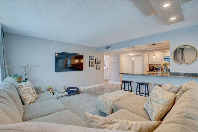 231 - 600 Parkview Dr, Condo with 3 bedrooms, 2 bathrooms and null parking in Hallandale Beach FL | Image 8