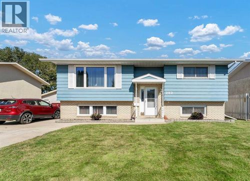 282 Shepherd Cres Se, Medicine Hat, AB, T1B2K5 | Card Image