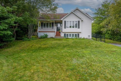 40 Keltic Dr, Lawrencetown, NS, B2Z1L5 | Card Image