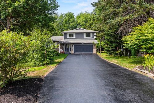 15 Archibald Dr, House with 3 bedrooms, 3 bathrooms and 4 parking in Fall River NS | Card Image