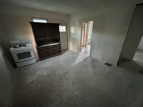 507 W Clinton Ave, Indianola, IA, 50125-1921 | Card Image