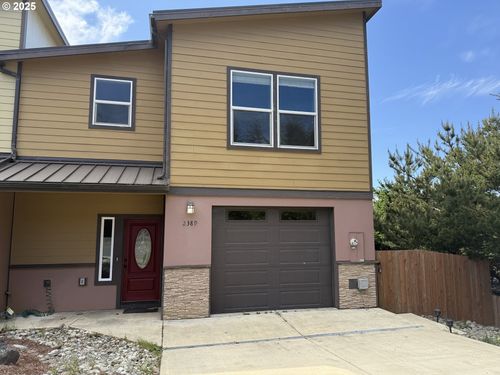 2389 Brooklyn Dr, Coos Bay, OR, 97420-1983 | Card Image