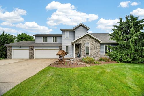 3213 Westwood Estates Dr, Erie, PA, 16506-5603 | Card Image