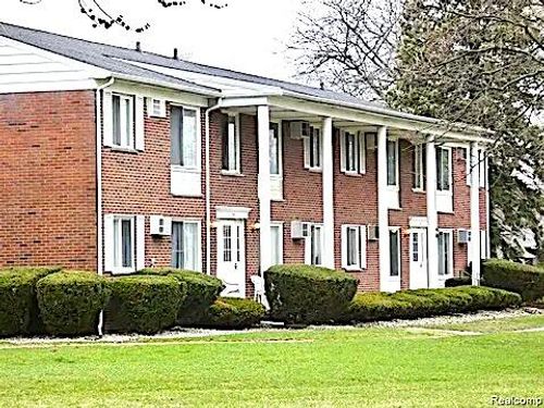 1795 Charlton Rd, Trenton, MI, 48183-2646 | Card Image