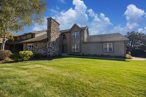 1515 W De La Warr Circle, Mequon, WI, 53092 | Card Image