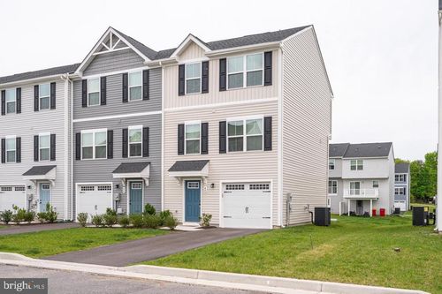 40 Shubunkin Rd, INWOOD, WV, 25428-5200 | Card Image